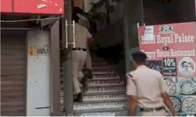 मथुरा समाचार: तैंतीस होटलों पर छापा, चौबीस को नोटिस और छह होंगे सील