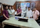बरेली: '20-20 घंटे की कटौती से जनता त्रस्त'; बिजली संकट के खिलाफ अधीक्षण अभियंता को सपा ने सौंपा ज्ञापन