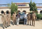 मीरगंज में जुआ खेलते चार आरोपी गिरफ्तार, नकदी बरामद