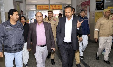 डीएम पहुंचे जिला अस्पताल मिली बदहाली, फायर सिस्टम फेल गंदगी का मिला अम्बर,  निरीक्षण के बाद अस्पताल में हड़कंप