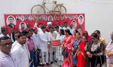 सपा प्रमुख के अपमान पर बरेली में भी फूटा गुस्सा, जमकर की नारेबाजी