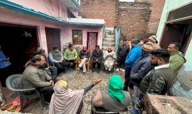 मुकेश मौर्य हत्याकांड: विधायक डॉ. एमपी आर्या पहुंचे पीड़ित परिवार के घर, शीघ्र कार्रवाई का दिया भरोसा