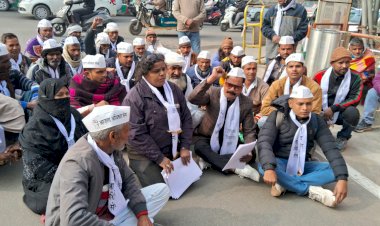 दलित भूमि पर कब्ज़े और गंगा प्रदूषण के खिलाफ सड़क पर उतरी आज़ाद अधिकार सेना