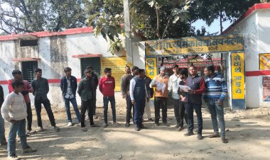 मीरगंज में एसआईआर को लेकर एसडीएम व तहसीलदार का क्षेत्रीय भ्रमण