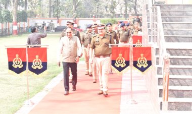 ज्ञान की रोशनी में निखरी खाकी