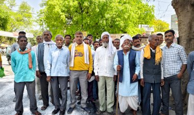 रामगंगा किनारे खनन का ग्रामीणों ने किया विरोध