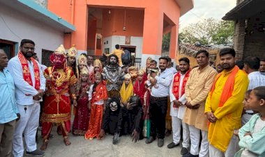 हरहरपुर में निकली भव्य शोभा यात्रा