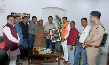 कलम और प्रशासन का मिला संगम