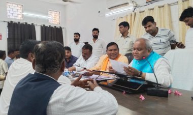 जनसुनवाई में उमड़ी फरियादियों की भीड़