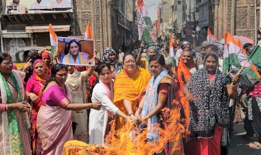 कांग्रेस झंडा जलाने के विरोध में महिलाओं का उबाल