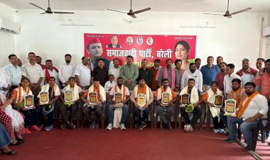 बरेली: सपा कार्यालय में स्पेशल खिलाड़ियों का सम्मान, सरकार आने पर रोजगार का वादा