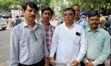 बिजली दरों और विभागीय नीतियों के विरोध में व्यापारियों का प्रदर्शन, मुख्यमंत्री के नाम सौंपा ज्ञापन