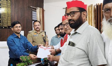 जौहर यूनिवर्सिटी के 38 भवनों पर नोटिस का विरोध, सपा ने एसडीएम को सौंपा ज्ञापन