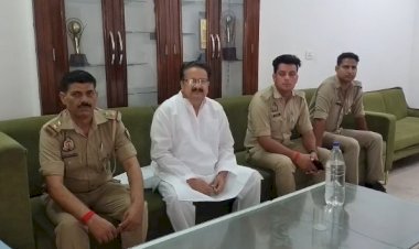 जौहर यूनिवर्सिटी जाने से पहले बसपा नेता नसीम अहमद को पुलिस ने नजरबंद किया