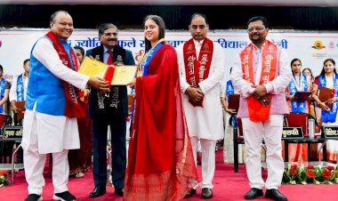 एमबीए में टॉप कर खुशी शर्मा ने जीता स्वर्ण पदक