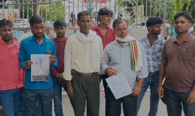 मेढ़बंदी की मजदूरी न मिलने पर मजदूरों ने डीएम से लगाई गुहार