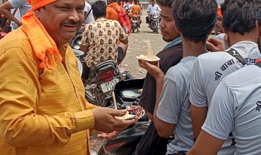 कांवड़ियों पर पुष्प वर्षा, फलाहारी भोज में उमड़े शिवभक्त