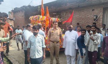 आयोजन : देवरनियां में बारिश के बीच धूमधाम से निकली शोभायात्रा