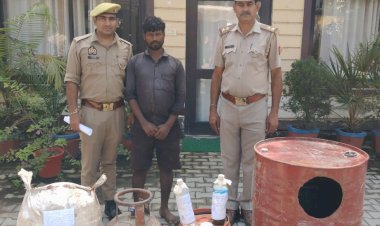 ईख के खेत की आड़ में चल रही थी कच्ची शराब की भट्ठी