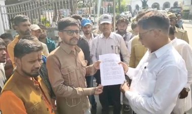 बरेली में सफाई कर्मचारियों ने वेतन और पीएफ की अनियमितताओं पर डीएम से की शिकायत