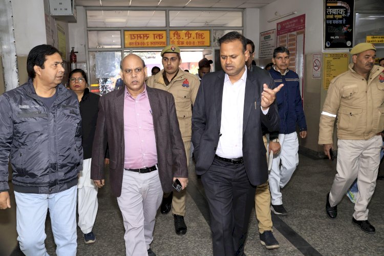 डीएम पहुंचे जिला अस्पताल मिली बदहाली, फायर सिस्टम फेल गंदगी का मिला अम्बर,  निरीक्षण के बाद अस्पताल में हड़कंप