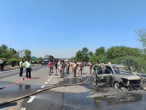 कार में लगी आग, तला बड़ा हादसा, ऐसे पाया काबू