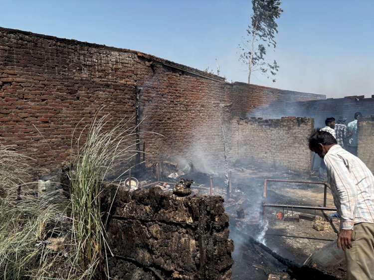 छप्परनुमा घर में लगी भीषण आग, चार साल की मासूम की जलकर मौत, गांव में पसरा मातम