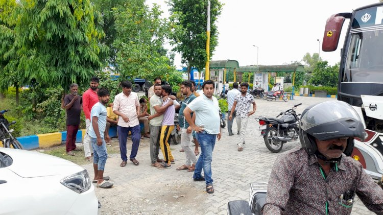 आंवला-बिसौली रोड पर दो सड़क हादसे, 11 साल की बच्ची की मौत, महिला समेत कई घायल