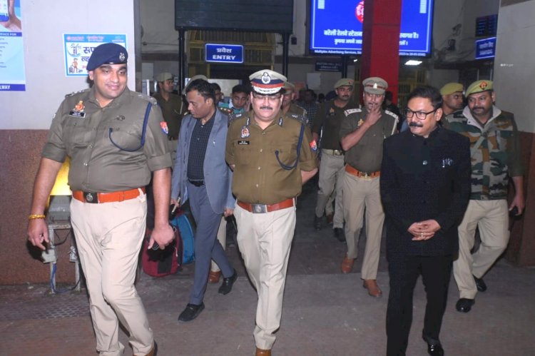 दिल्ली धमाके के बाद बरेली में अलर्ट, एडीजी रमित शर्मा और एसएसपी अनुराग आर्य ने निकाला फ्लैग मार्च