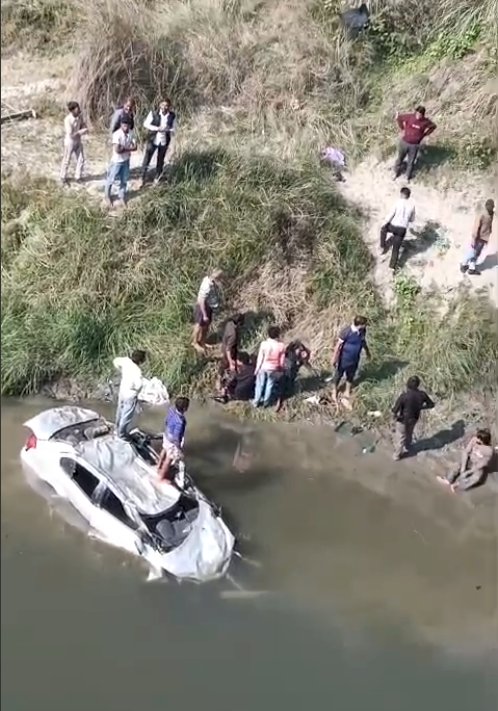 शीशगढ़ में हड़कंप: कार 70 फीट गहरी नदी में गिरी