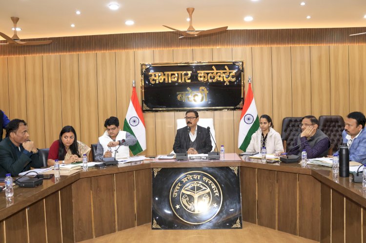 डीएम ने चुनाव तैयारियों की सख़्त समीक्षा