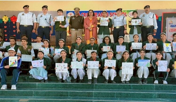 सेक्रेड हार्ट स्कूल में यातायात जागरूकता पर पेंटिंग प्रतियोगिता आयोजित, कुमकुम प्रथम