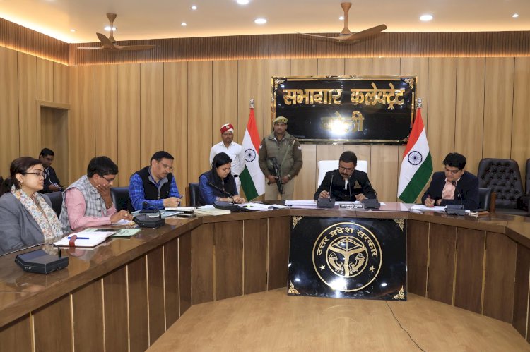 डीएम की कड़ी समीक्षा,वसूली तेज़ करें