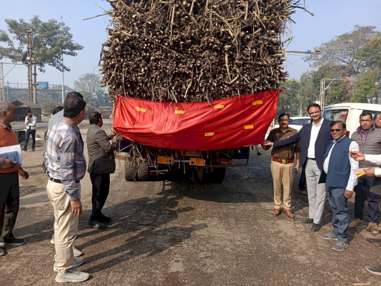 मीरगंज डी बी ओ एल  यातायात जागरूकता अभियान के अंतर्गत लगवाए गए वाहनों में रिफ्लेक्टर