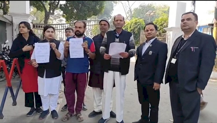 अधिकारी के अपशब्द पर बवाल