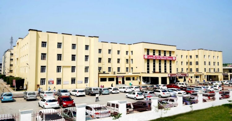 किसान की उंगली गई, लेकिन डॉक्टर को क्लीन चिट