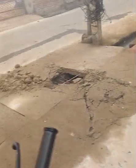 स्लैब फाड़कर निकला भ्रष्टाचार