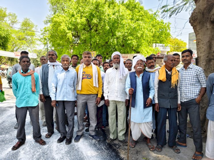 रामगंगा किनारे खनन का ग्रामीणों ने किया विरोध