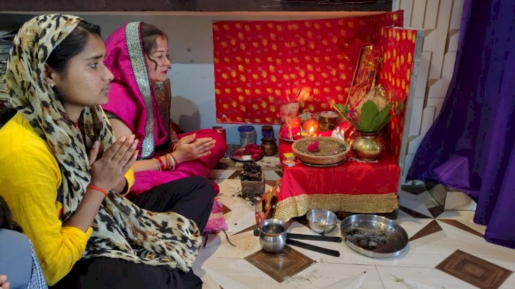 नवरात्रि के पहले दिन मंदिरों में दिखा आस्था का नज़ारा