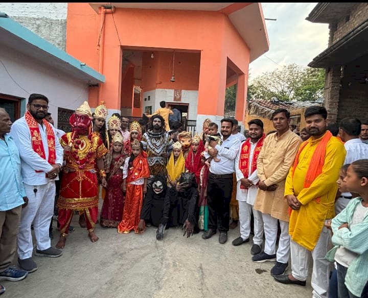 हरहरपुर में निकली भव्य शोभा यात्रा