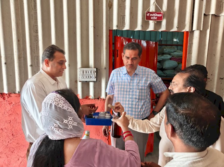 राम नवमी पर डीएम का गौशाला निरीक्षण