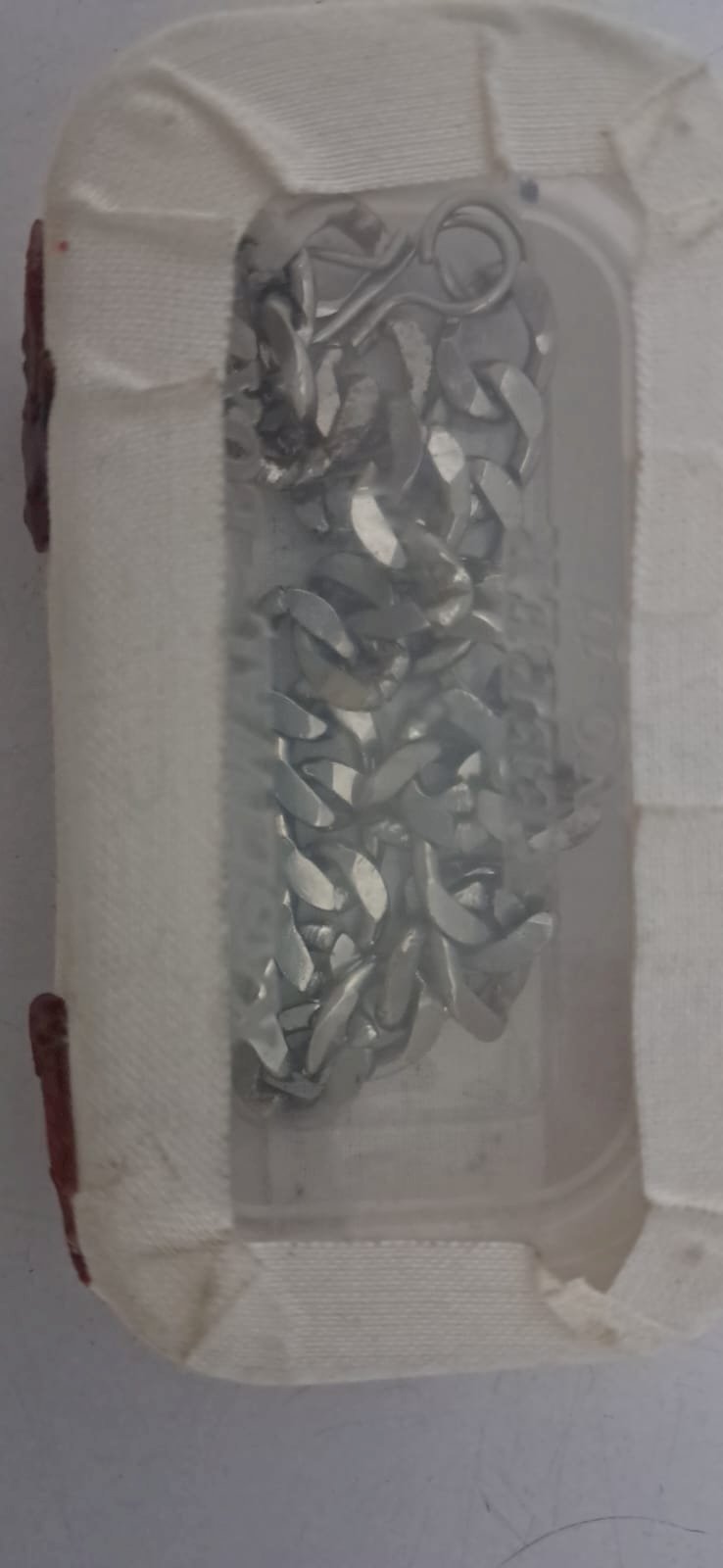 चोर ने निगली चेन, पुलिस ने दवा देकर निकलवाई