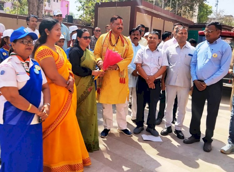 मथुरा में स्कूल चलो अभियान का भव्य शुभारंभ