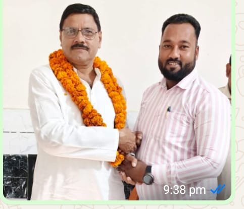 गांव का बेटा बना डीएसपी तो खुशी से झूम उठा पूरा इलाका