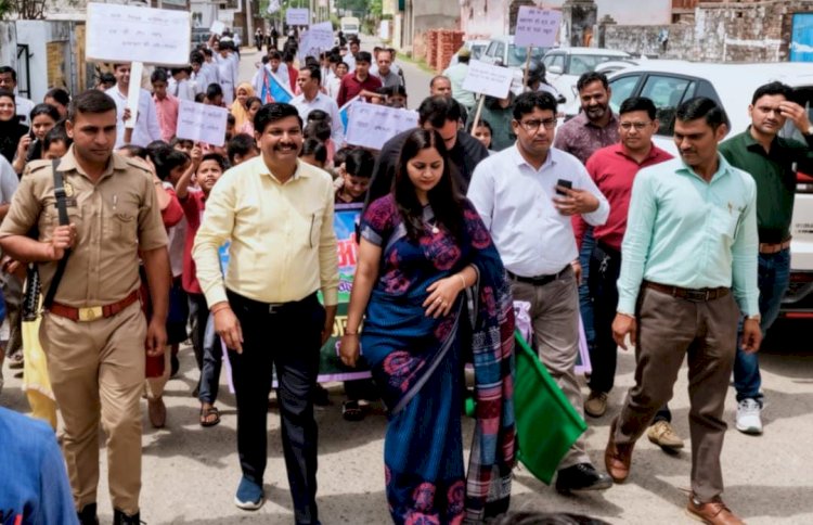 रिछा में स्कूल चलो रैली में उमड़ा उत्साह