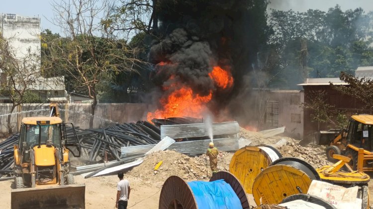 सीएम ग्रिड के पाइपों में भीषण आग से मचा हड़कंप