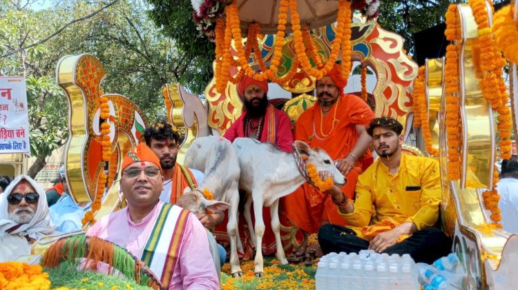बरेली में गूंजी ‘राष्ट्रमाता’ की मांग: गौवंश संरक्षण के लिए हिंदू संगठनों का शक्ति प्रदर्शन, PM और CM को भेजा ज्ञापन