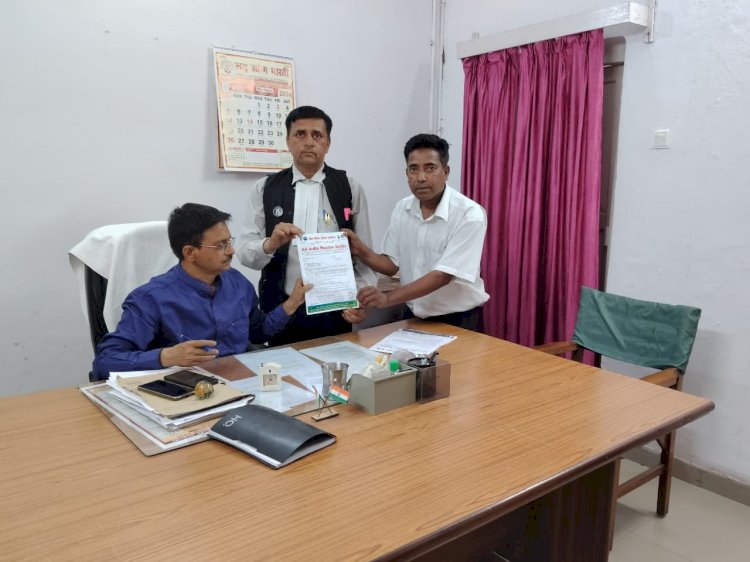 बरेली: देशभर में 'समान शिक्षा प्रणाली' लागू करने की मांग; मुस्लिम मजलिस ने DM को सौंपा ज्ञापन