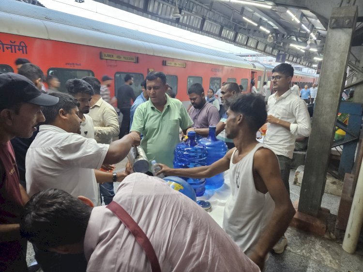 आगरा फोर्ट स्टेशन पर यात्रियों के लिए नि:शुल्क जल सेवा शुरू, भीषण गर्मी में मिलेगी राहत