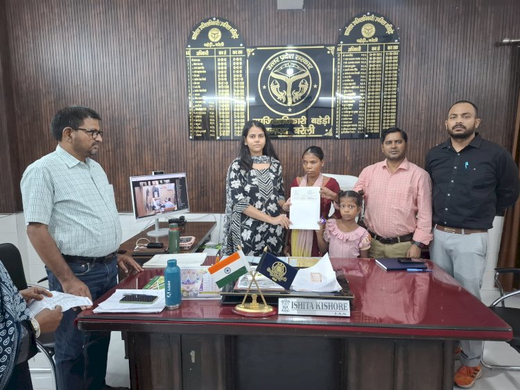 बहेड़ी: जन सुनवाई में दिखी संवेदनशीलता, नेत्रहीन महिला को तत्काल मिला अंत्योदय राशन कार्ड
